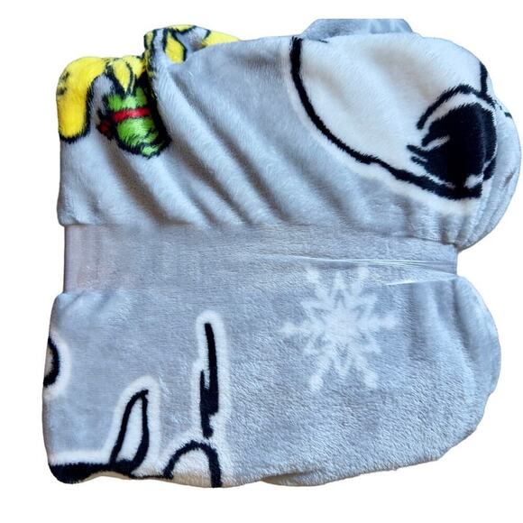 NEW Peanuts Christmas Snoopy Super Soft Travel Blanket 45” x 55” - Picture 3 of 3